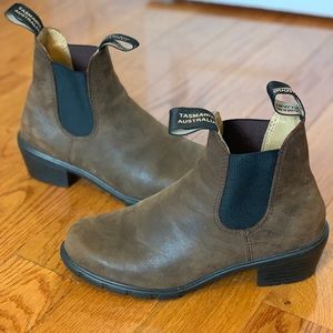 Blundstone brown leather heeled boots